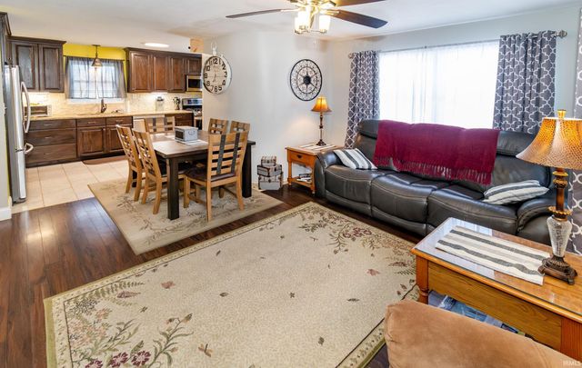 841 W Airport Road, Vincennes, IN 47591