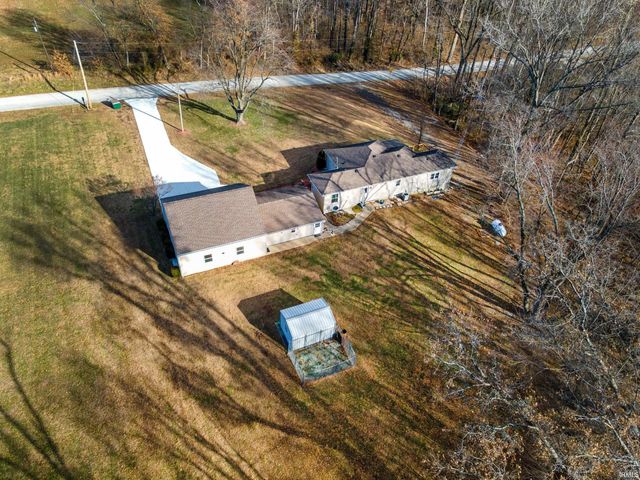 841 W Airport Road, Vincennes, IN 47591