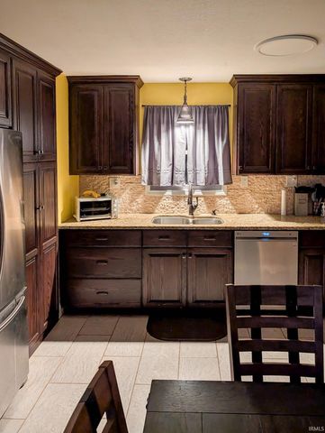 841 W Airport Road, Vincennes, IN 47591