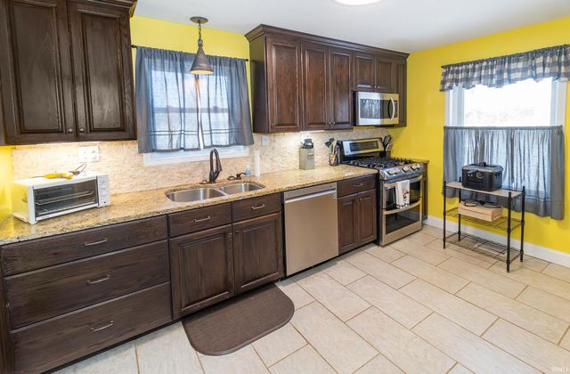 841 W Airport Road, Vincennes, IN 47591