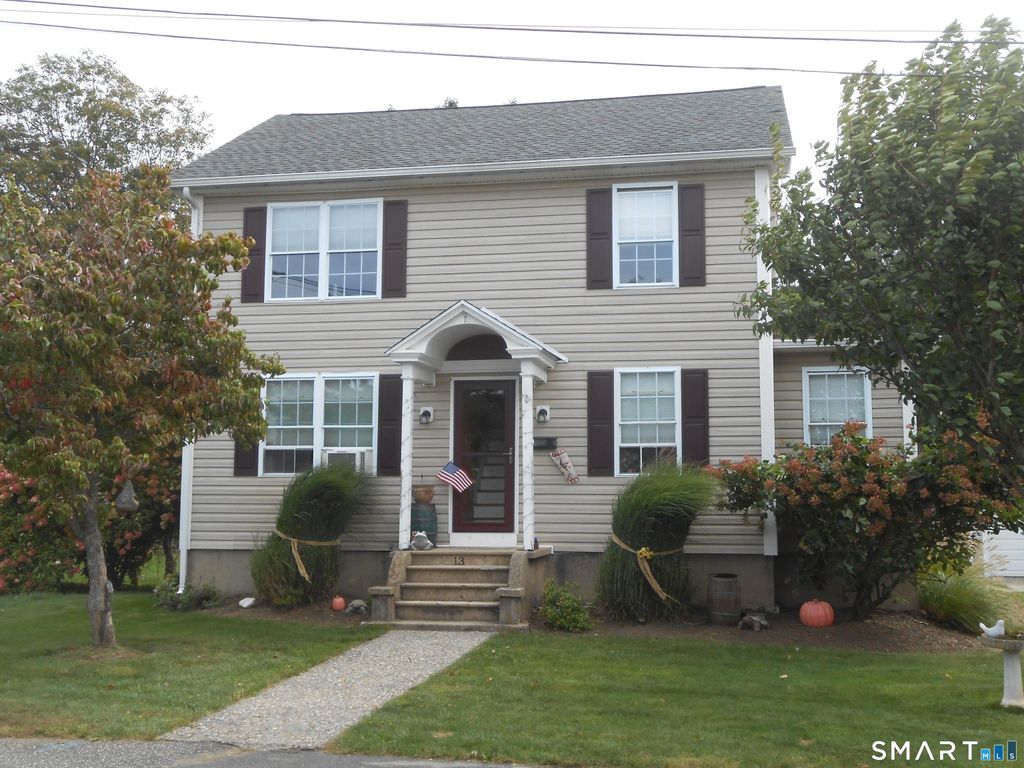 13 Burritt Place, Naugatuck, CT 06770