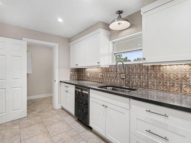 2746 HIBISCUS STREET, Sarasota, FL 34239