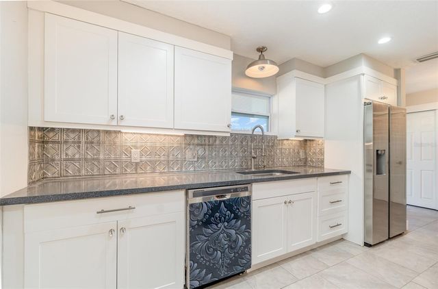 2746 HIBISCUS STREET, Sarasota, FL 34239
