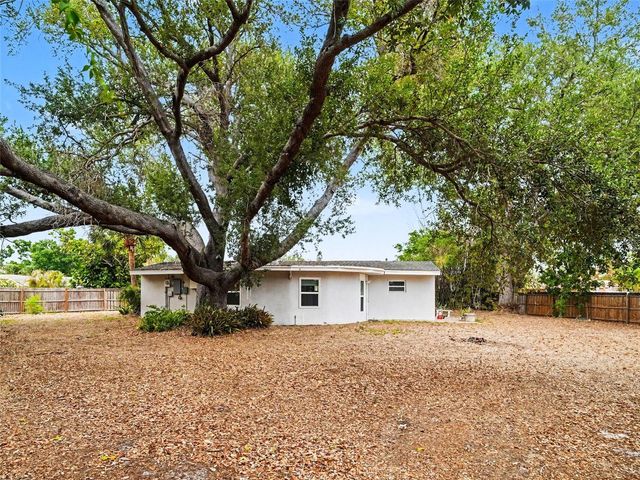 2746 HIBISCUS STREET, Sarasota, FL 34239