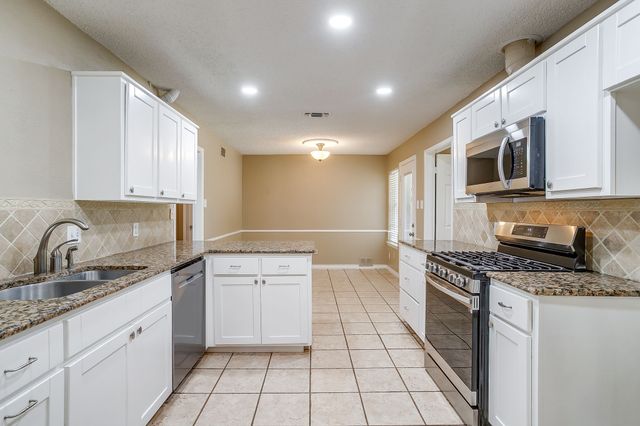 5716 Tumbleweed Court, Arlington, TX 76017