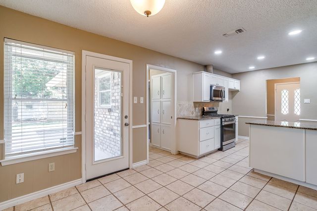 5716 Tumbleweed Court, Arlington, TX 76017