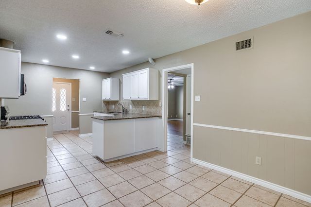 5716 Tumbleweed Court, Arlington, TX 76017