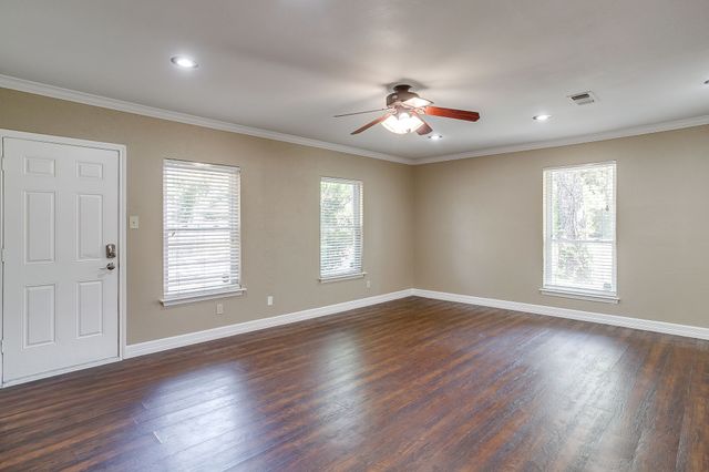 5716 Tumbleweed Court, Arlington, TX 76017