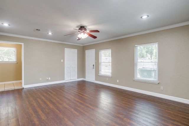 5716 Tumbleweed Court, Arlington, TX 76017