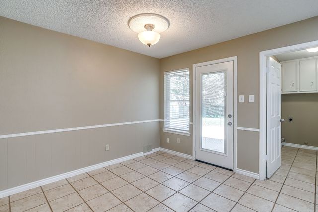 5716 Tumbleweed Court, Arlington, TX 76017