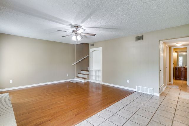 5716 Tumbleweed Court, Arlington, TX 76017
