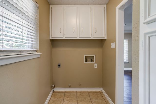 5716 Tumbleweed Court, Arlington, TX 76017