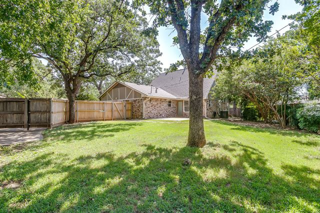 5716 Tumbleweed Court, Arlington, TX 76017