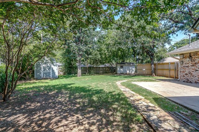 5716 Tumbleweed Court, Arlington, TX 76017