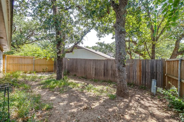 5716 Tumbleweed Court, Arlington, TX 76017