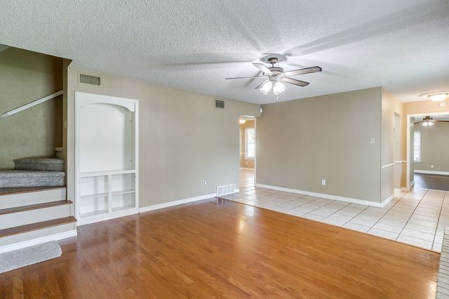 5716 Tumbleweed Court, Arlington, TX 76017