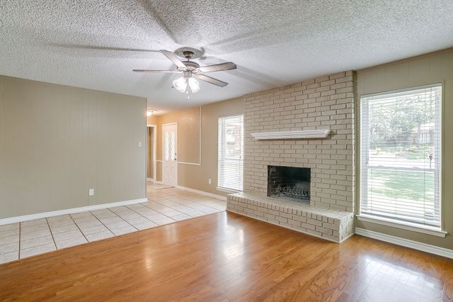 5716 Tumbleweed Court, Arlington, TX 76017
