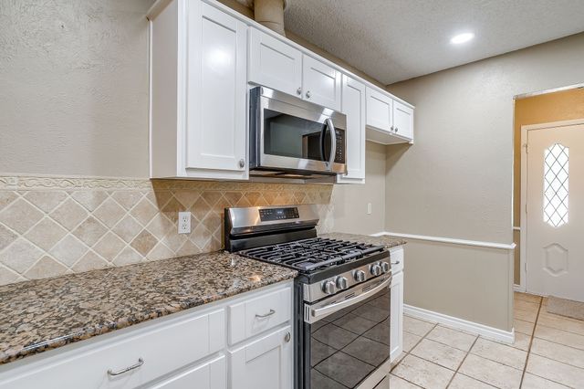 5716 Tumbleweed Court, Arlington, TX 76017
