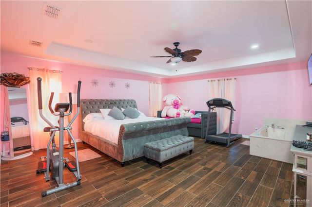 21604 N Val Verde Road, Edinburg, TX 78542