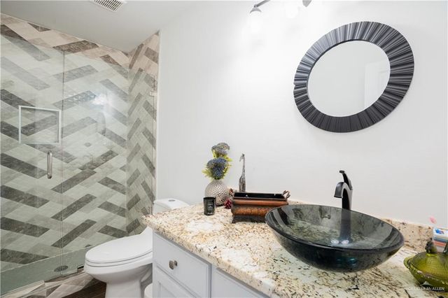 21604 N Val Verde Road, Edinburg, TX 78542