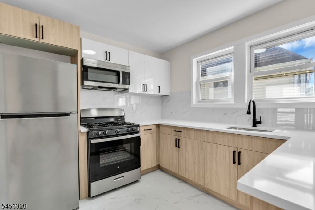 15 Cottage Pl, East Orange City, NJ 07017 — photo 2
