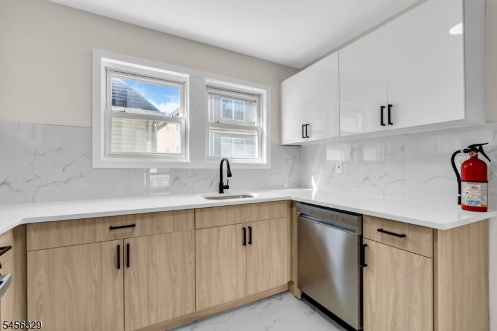 15 Cottage Pl, East Orange City, NJ 07017 — photo 4