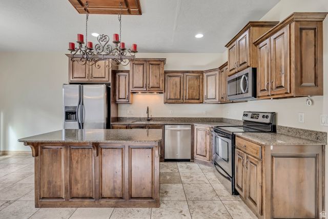 866 S PHEASANT RUN DR, Orem, UT 84058