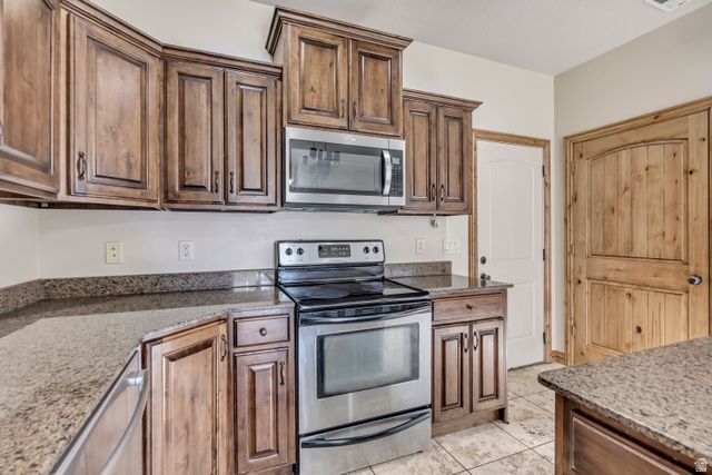 866 S PHEASANT RUN DR, Orem, UT 84058