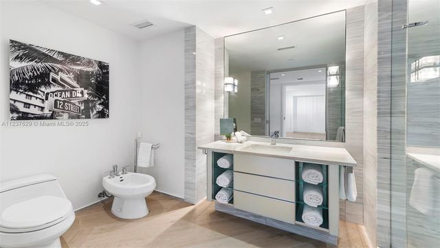 2201 Collins Ave 804, Miami Beach, FL 33139