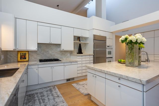7306 Hillcrest Dr, Modesto, CA 95356