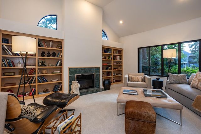 7306 Hillcrest Dr, Modesto, CA 95356