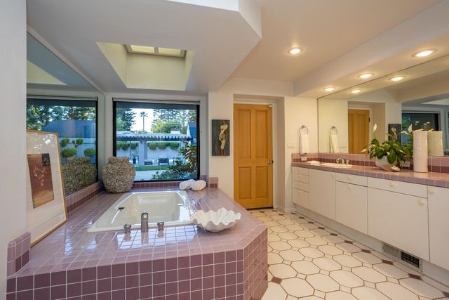 7306 Hillcrest Dr, Modesto, CA 95356