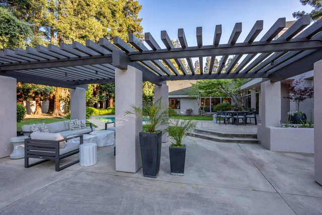7306 Hillcrest Dr, Modesto, CA 95356