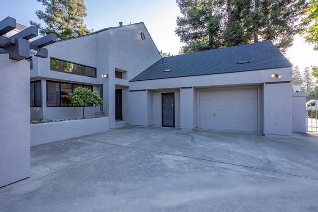 7306 Hillcrest Dr, Modesto, CA 95356