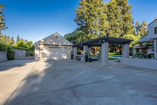 7306 Hillcrest Dr, Modesto, CA 95356