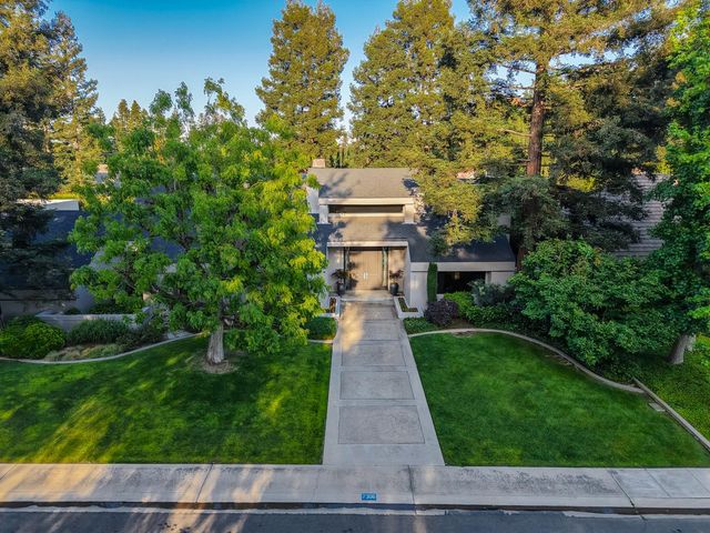 7306 Hillcrest Dr, Modesto, CA 95356