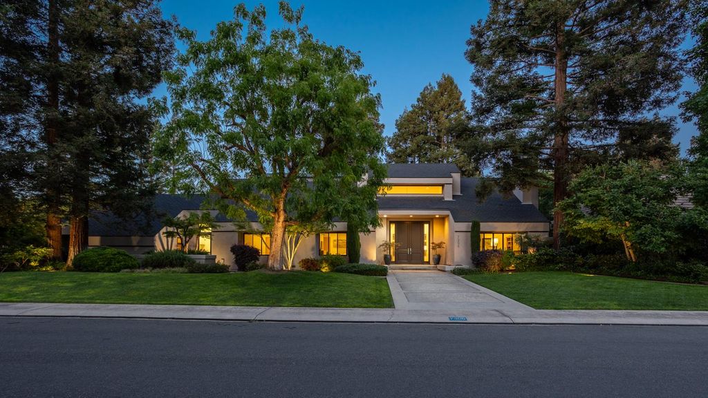 7306 Hillcrest Dr, Modesto, CA 95356