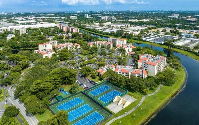 2314 S Cypress Bend Drive Unit 313, Pompano Beach, FL 33069