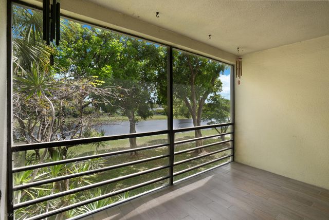 2314 S Cypress Bend Drive Unit 313, Pompano Beach, FL 33069