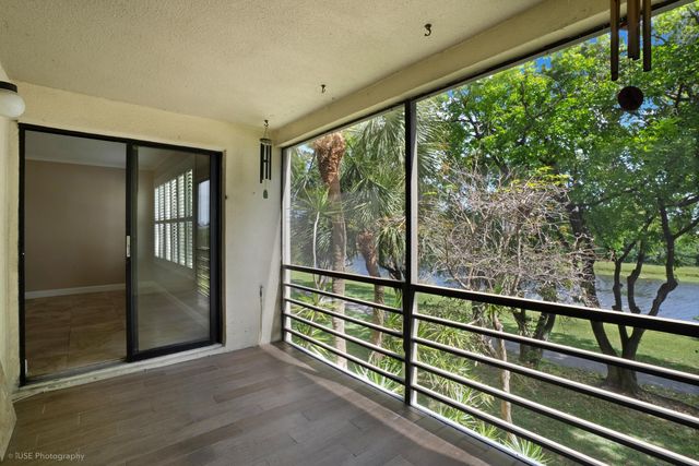 2314 S Cypress Bend Drive Unit 313, Pompano Beach, FL 33069