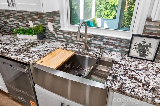65 Beechwood Road, Asheville, NC 28805