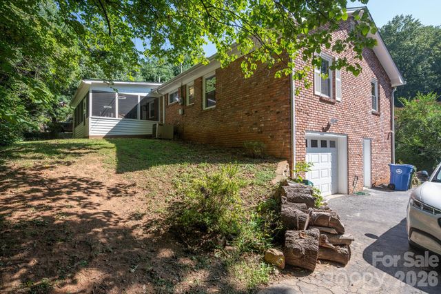 65 Beechwood Road, Asheville, NC 28805