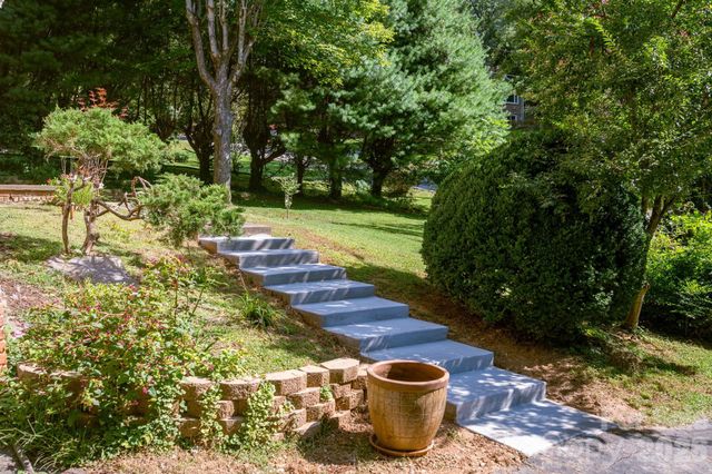 65 Beechwood Road, Asheville, NC 28805