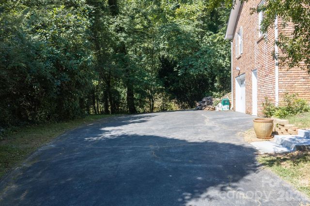 65 Beechwood Road, Asheville, NC 28805