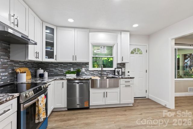 65 Beechwood Road, Asheville, NC 28805