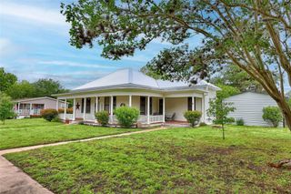 403 E 7th Street, Flatonia, TX 78941