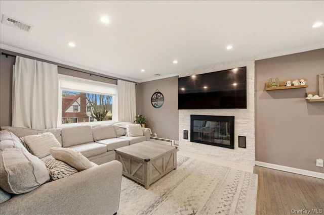 20 Van Buren Place, White Plains, NY 10603