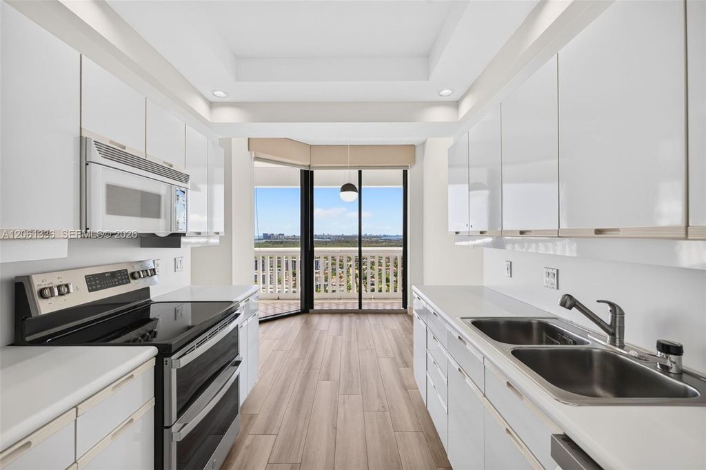 2000 Island Boulevard 3008, Aventura, FL 33160