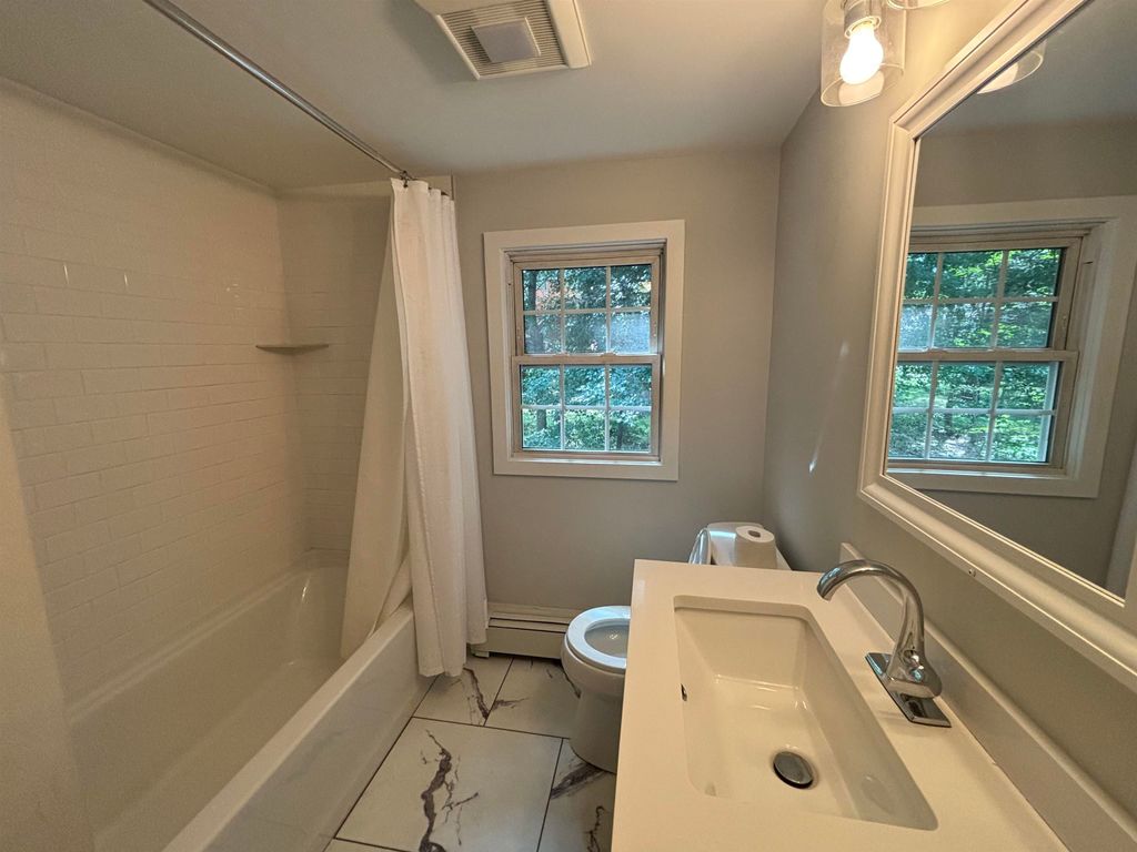 Image 15 of property listing at 401 High St # 1, Hampton, NH 03842