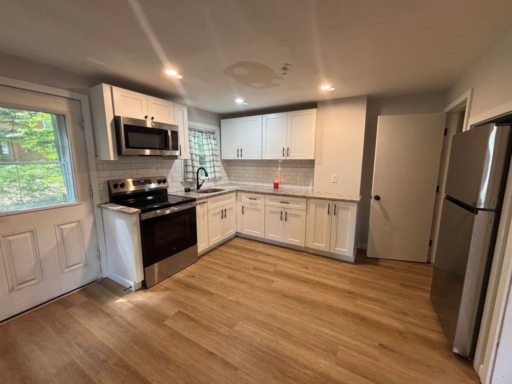 Image 3 of property listing at 401 High St # 1, Hampton, NH 03842